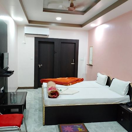 Hotel Sunaina International Gaya Cameră foto