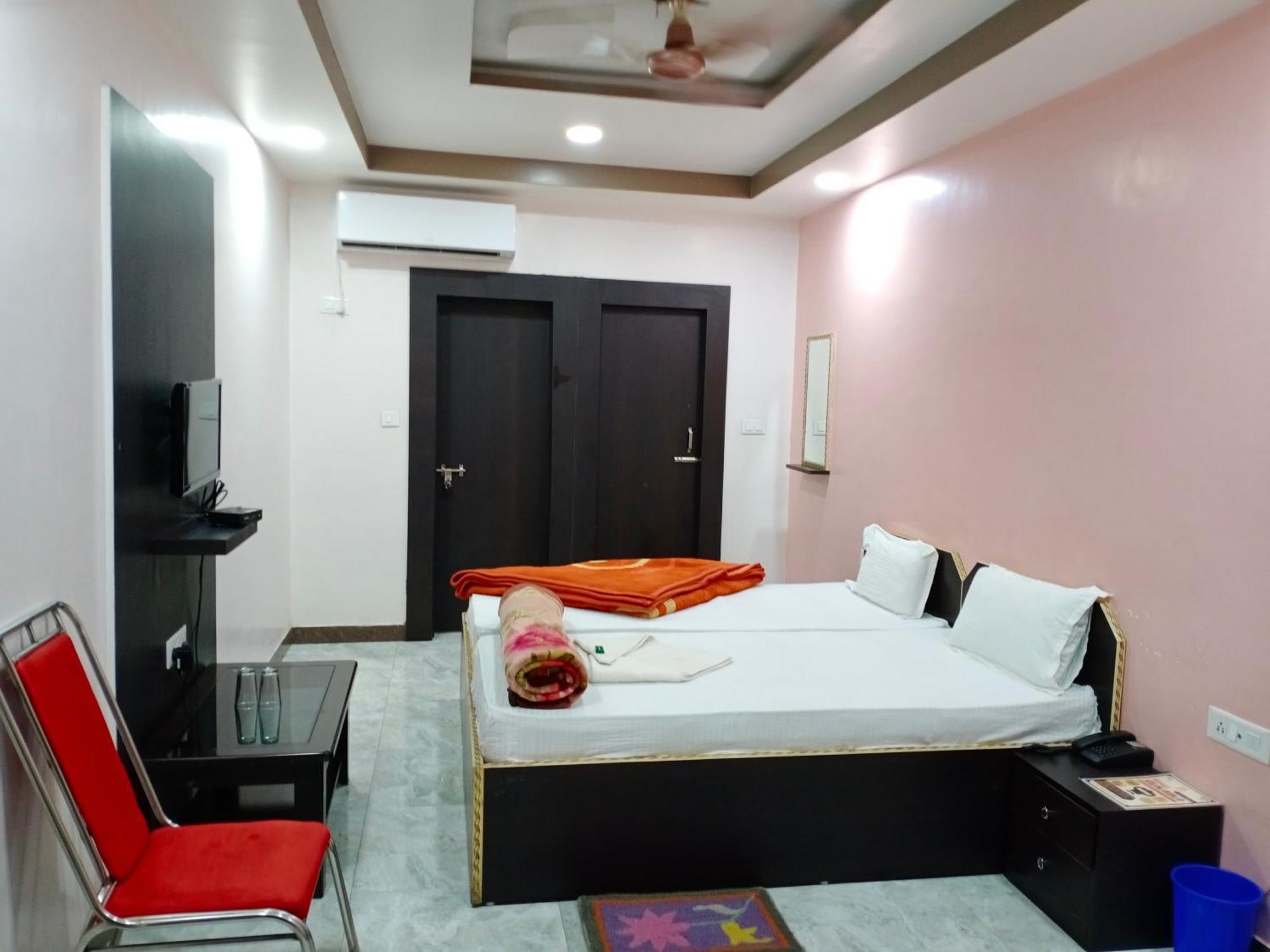 Hotel Sunaina International Gaya Cameră foto